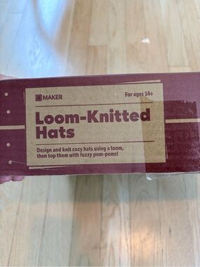 Maker Loom-Knitted Hats Kit - Kiwi crate